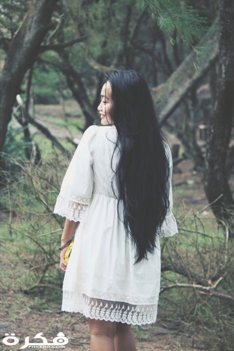 shallow focus photography of woman in white mini dress near 748873