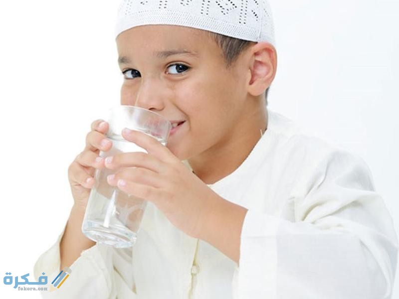 هل يجوز شرب الماء أثناء أذان الفجر في رمضان ؟ - موقع فكرة