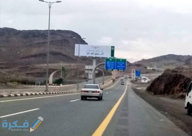 كم المسافة بين الرياض