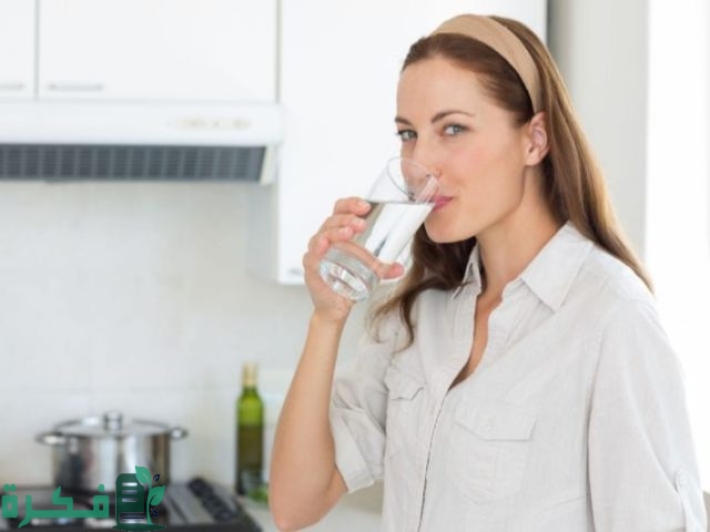 متى يظهر تأثير شرب الماء على البشرة والشعر والجسم