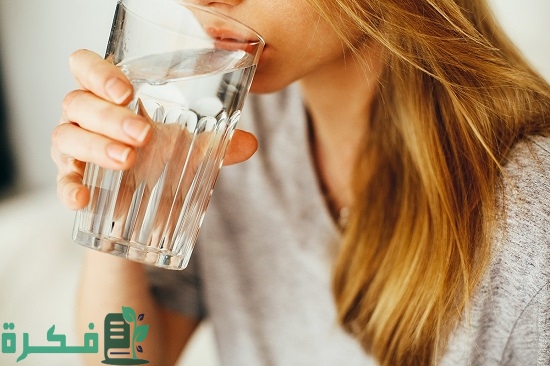 متى يظهر تأثير شرب الماء على البشرة والشعر والجسم