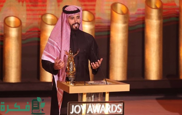 كم عمر الفنان فايز