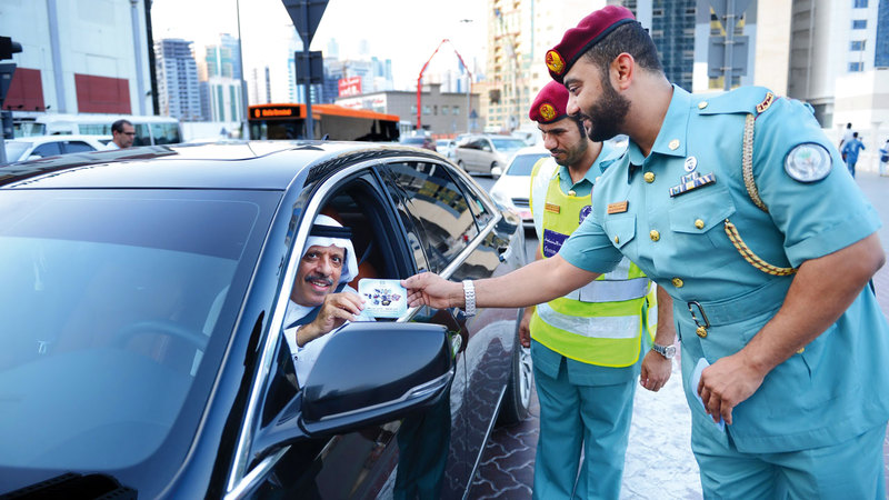 "شرطة الشارقة" تحذر السكان من سرقة ممتلكاتهم داخل السيارات 1 تعليمات شرطة الشارقة للسكان لحماية ممتلكاتهم داخل السيارات من السرقة
