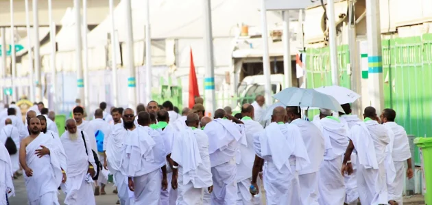 ماذا يفعل الحاج إذا ارتفع ضغطه أو هبط سكره أثناء الحج؟.. "الصحة" تجيب 1 ماذا يفعل الحاج إذا ارتفع ضغطه أو هبط سكره أثناء المناسك؟.. استشاري يوضح