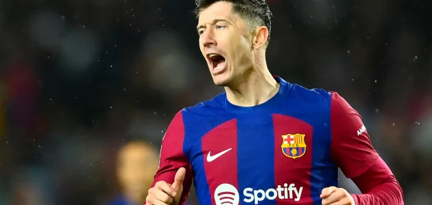 عاجل.. السعودية تُقدم عرضًا مذهلًا لضم نجم برشلونة.. هل يقبل اللاعب المغادرة؟ 1 عاجل .. السعودية تقدم عرض مغري لضم نجم نادي برشلونة .. فهل يرحل اللاعب عن الفريق؟