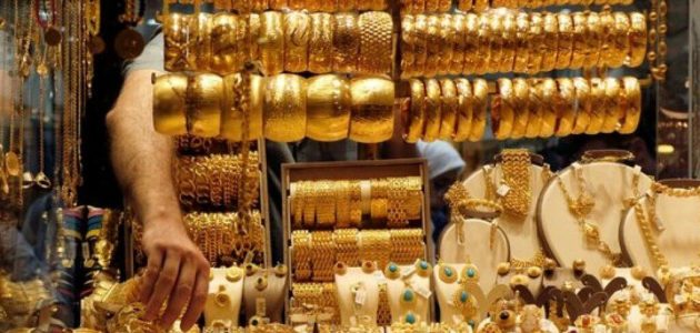 «أسعار الذهب» في مصر تتراجع مجددًا: عيار 21 يخسر 95 جنيهًا وسط تصاعد التوترات!