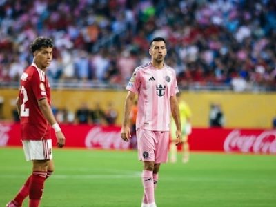 إمام عاشور يغيب عن مونديال الأندية مع الأهلي لكنه يواصل دعم البعثة رغم الإصابة
