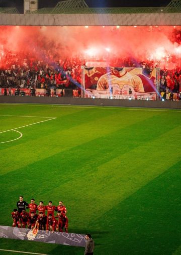 القادسية يتحدى إشبيلية بعد تألقه في الدوري المحلي
