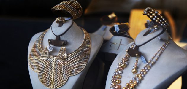«عاجل» انخفاض أسعار الذهب في السوق المحلية اليوم الاثنين!