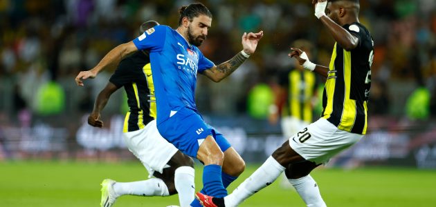 مدافع اتحاد جدة يوجه ضربة قوية للهلال قبيل انطلاق مونديال الأندية