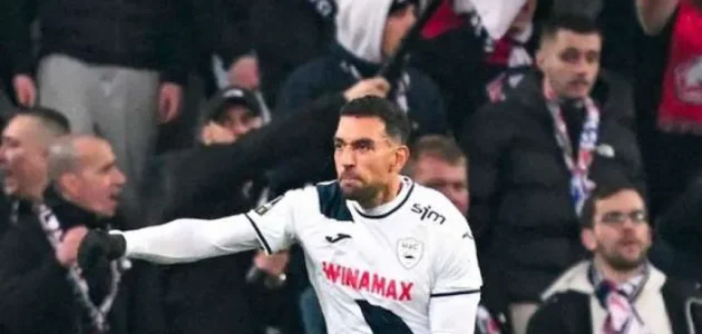 أحمد حسن "كوكا" يعود للتدريبات مع فريقه الجديد بعد تعثر انتقاله للأهلي 1 أحمد حسن "كوكا" يعود للتدريبات مع فريقه الجديد بعد تعثر انتقاله للأهلي