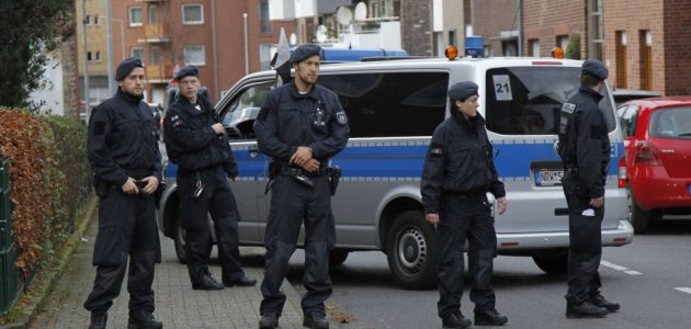 ألمانيا تعتقل مسؤولًا ليبيًا متهمًا بجرائم حرب وفقًا للمحكمة الدولية 1 ألمانيا تعتقل مسؤولًا ليبيًا متهمًا بجرائم حرب وفقًا للمحكمة الدولية