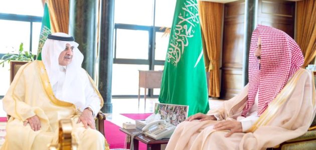 أمير تبوك يستقبل مدير هيئة الأمر بالمعروف في خطوة تعكس التعاون المشترك 1 أمير تبوك يستقبل مدير هيئة الأمر بالمعروف في خطوة تعكس التعاون المشترك