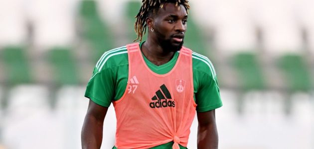 الأهلي يضع لاعبه في سوق الانتقالات استعدادًا للموسم الجديد 1 الأهلي يضع لاعبه في سوق الانتقالات استعدادًا للموسم الجديد