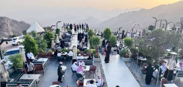 الإقبال السياحي في الطائف يدفع نسب الإشغال إلى 90 بالمئة 1 الإقبال السياحي في الطائف يدفع نسب الإشغال إلى 90 بالمئة