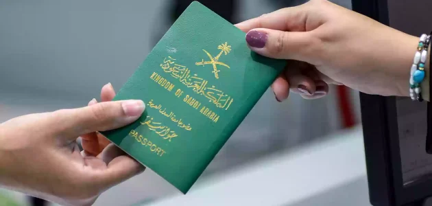 السعودية تُحدث شروط التجنيس للأجانب: تفاصيل جديدة تشمل الأزواج والأرامل والمواليد