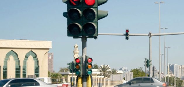 المرور السعودي تحذر من غرامة 900 ريال في حال عدم الالتزام بالإشارات الضوئية 1 المرور السعودي تحذر من غرامة 900 ريال في حال عدم الالتزام بالإشارات الضوئية