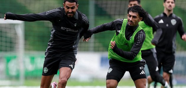 جماهير القادسية تعبر عن استغرابها من قرار مشاركة الأهلي في السوبر 1 جماهير القادسية تعبر عن استغرابها من قرار مشاركة الأهلي في السوبر