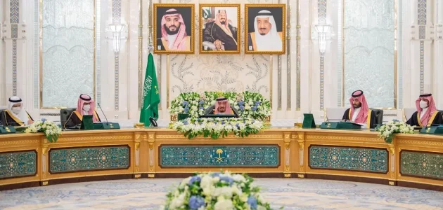 خادم الحرمين يناقش أبرز القرارات خلال جلسة مجلس الوزراء 1 خادم الحرمين يناقش أبرز القرارات خلال جلسة مجلس الوزراء