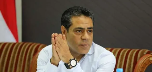 طارق قنديل يواجه لحظات حزينة خلال صلاة جنازة شقيقه بحضور أعضاء الأهلي 1 طارق قنديل يواجه لحظات حزينة خلال صلاة جنازة شقيقه بحضور أعضاء الأهلي