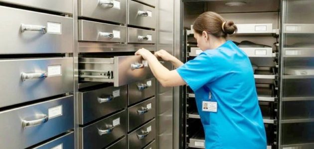 عاملة مشرحة تفجر مفاجآت عن سلوكيات غريبة للموت في السعودية 1 عاملة مشرحة تفجر مفاجآت عن سلوكيات غريبة للموت في السعودية