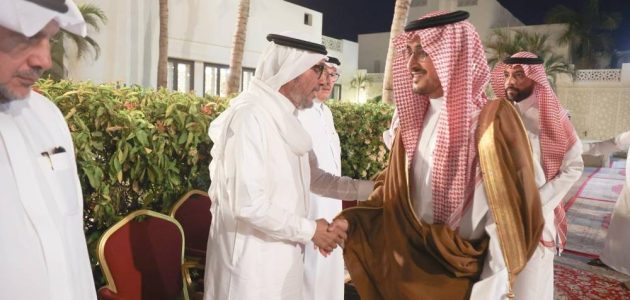 فيصل بن محمد يقدم تعازيه لأسرة جمجوم في وفاة فقيدها - أخبار السعودية