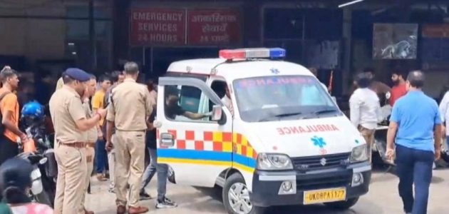 قرود تسبب فوضى مميتة في معبد هندي بصعق كهربائي وتدافع خطير 1 قرود تسبب فوضى مميتة في معبد هندي بصعق كهربائي وتدافع خطير