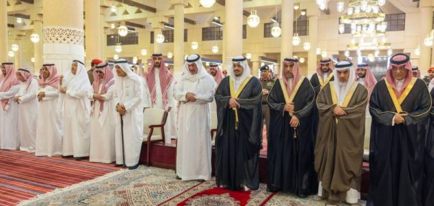 نائب أمير الرياض يشارك في صلاة الجنازة على والدة الأمير عبدالرحمن 1 نائب أمير الرياض يشارك في صلاة الجنازة على والدة الأمير عبدالرحمن