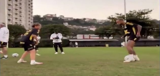 نيمار يشارك ابنه دافي لوكا لحظات مرحة بمراوغة مميزة في تدريبات سانتوس 1 نيمار يشارك ابنه دافي لوكا لحظات مرحة بمراوغة مميزة في تدريبات سانتوس