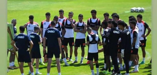 يانيك فيريرا يوجه رسائل حماسية للاعبي الزمالك خلال التدريب 1 يانيك فيريرا يوجه رسائل حماسية للاعبي الزمالك خلال التدريب