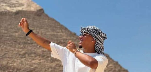 ألفينا يستكشف الأهرامات ويشارك لحظات مميزة من زيارته التاريخية 1 ألفينا يستكشف الأهرامات ويشارك لحظات مميزة من زيارته التاريخية