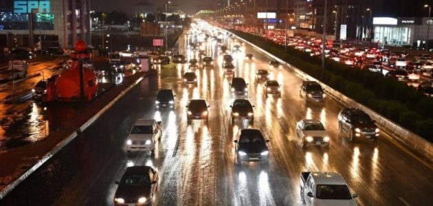 أمطار غزيرة تضرب محافظة جدة وتثير تساؤلات المواطنين 1 أمطار غزيرة تضرب محافظة جدة وتثير تساؤلات المواطنين
