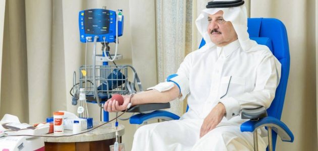 أمير المنطقة الشرقية يساهم في الحملة الوطنية للتبرع بالدم التي أطلقها ولي العهد 1 أمير المنطقة الشرقية يساهم في الحملة الوطنية للتبرع بالدم التي أطلقها ولي العهد