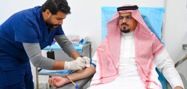 أمين منطقة الباحة يشارك في الحملة الوطنية للتبرع بالدم لتعزيز روح العطاء 1 أمين منطقة الباحة يشارك في الحملة الوطنية للتبرع بالدم لتعزيز روح العطاء