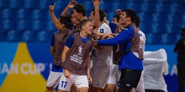 أوزبكستان تتوج بكأس آسيا للناشئين بعد انتصارها على السعودية 1 أوزبكستان تتوج بكأس آسيا للناشئين بعد انتصارها على السعودية