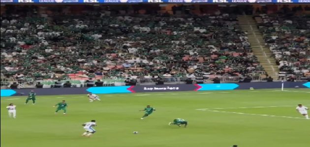 إصابة كيسي تثير القلق في مباراة الأهلي ونيوم 1 إصابة كيسي تثير القلق في مباراة الأهلي ونيوم