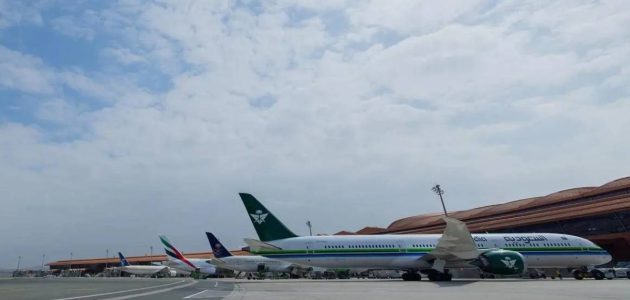 إلغاء رحلة الخطوط السعودية من جدة إلى لندن إثر محاولة راكب فتح باب الطائرة 1 إلغاء رحلة الخطوط السعودية من جدة إلى لندن إثر محاولة راكب فتح باب الطائرة
