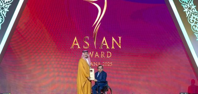 الأمير فهد بن جلوي يتلقى وسام آسيا 2025 في حفل تكريم البارالمبية الآسيوية 1 الأمير فهد بن جلوي يتلقى وسام آسيا 2025 في حفل تكريم البارالمبية الآسيوية