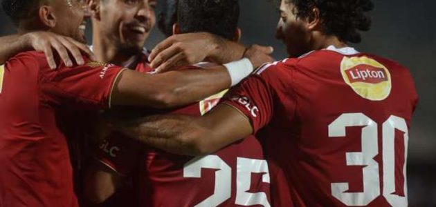 الأهلي يتفوق على فاركو بهدفين في الشوط الأول بتألق شريف وزيزو 1 الأهلي يتفوق على فاركو بهدفين في الشوط الأول بتألق شريف وزيزو