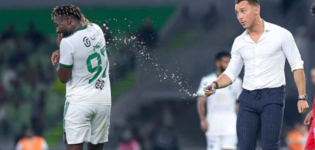 الأهلي يوقع صفقة تاريخية ببيع عقد ماكسيمان إلى كلوب أمريكا بـ 13 مليون يورو 1 الأهلي يوقع صفقة تاريخية ببيع عقد ماكسيمان إلى كلوب أمريكا بـ 13 مليون يورو