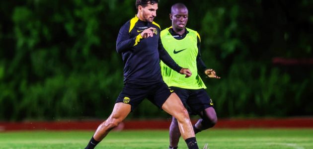 الاتحاد يختتم تحضيراته تحت الأمطار استعدادًا لمواجهة النصر 1 الاتحاد يختتم تحضيراته تحت الأمطار استعدادًا لمواجهة النصر