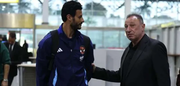 الخطيب ولاعبو الأهلي يزورون الشناوي في المستشفى بعد حادث سير والده 1 الخطيب ولاعبو الأهلي يزورون الشناوي في المستشفى بعد حادث سير والده