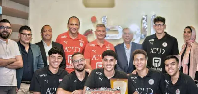 «الوطن» تكرم منتخب اليد للناشئين بحضور رئيس مجلس الإدارة بعد إنجاز كأس العالم 1 «الوطن» تكرم منتخب اليد للناشئين بحضور رئيس مجلس الإدارة بعد إنجاز كأس العالم