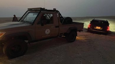 حرس الحدود في المنطقة الشرقية ينقذ مواطناً وعائلته بعد تعطل مركبتهم في الكثبان الرملية