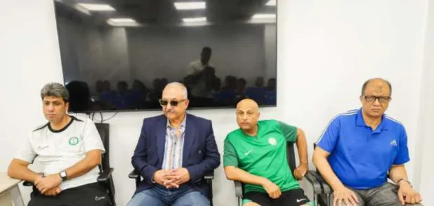رئيس مجلس إدارة البنك الأهلي يعقد اجتماعًا حاسمًا مع الجهاز الفني قبل مواجهة غزل المحلة 1 رئيس مجلس إدارة البنك الأهلي يعقد اجتماعًا حاسمًا مع الجهاز الفني قبل مواجهة غزل المحلة