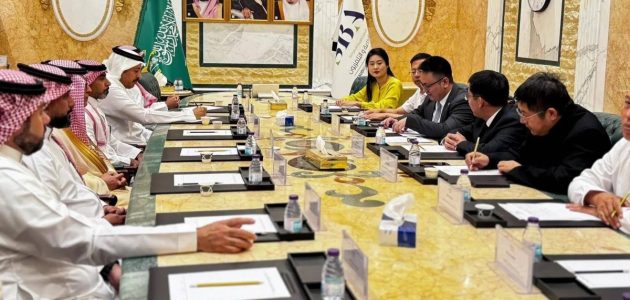 رئيس هيئة الإذاعة والتلفزيون يستعرض فرص التعاون مع وفد محطة خبي الإعلامية الصينية 1 رئيس هيئة الإذاعة والتلفزيون يستعرض فرص التعاون مع وفد محطة خبي الإعلامية الصينية
