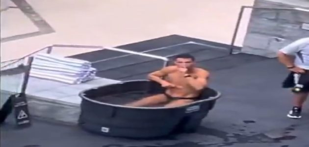 رونالدو يواجه مشجعًا في لحظة غضب خلال مباراة مثيرة 1 رونالدو يواجه مشجعًا في لحظة غضب خلال مباراة مثيرة