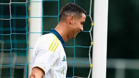 رونالدو يواجه موقفًا محرجًا قبل ودية تولوز ويظهر احترافية عالية 1 رونالدو يواجه موقفًا محرجًا قبل ودية تولوز ويظهر احترافية عالية