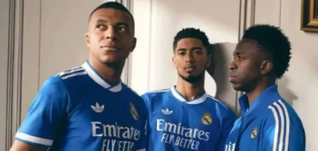 ريال مدريد يطلق قميصه الثالث الأزرق مستلهمًا من التراث الملكي 1 ريال مدريد يطلق قميصه الثالث الأزرق مستلهمًا من التراث الملكي