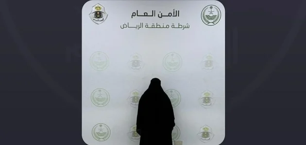 شرطة الرياض تلقي القبض على متهم بسرقة حقائب نسائية في خرق لنظام أمن الحدود 1 شرطة الرياض تلقي القبض على متهم بسرقة حقائب نسائية في خرق لنظام أمن الحدود